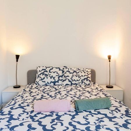 2 Bedroom Apartment For 4 People With Free Public Parking Лиссабон Экстерьер фото