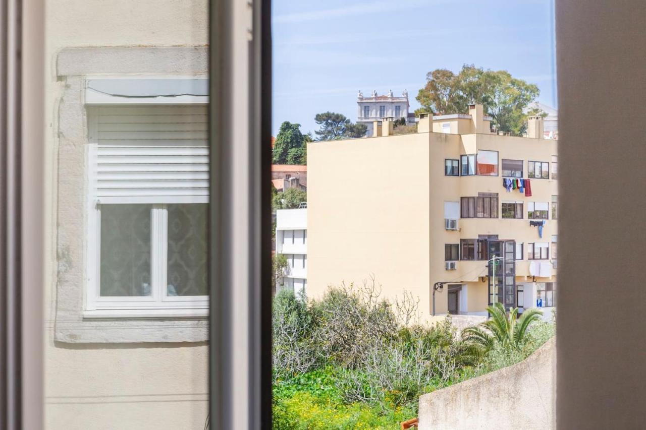 2 Bedroom Apartment For 4 People With Free Public Parking Лиссабон Экстерьер фото