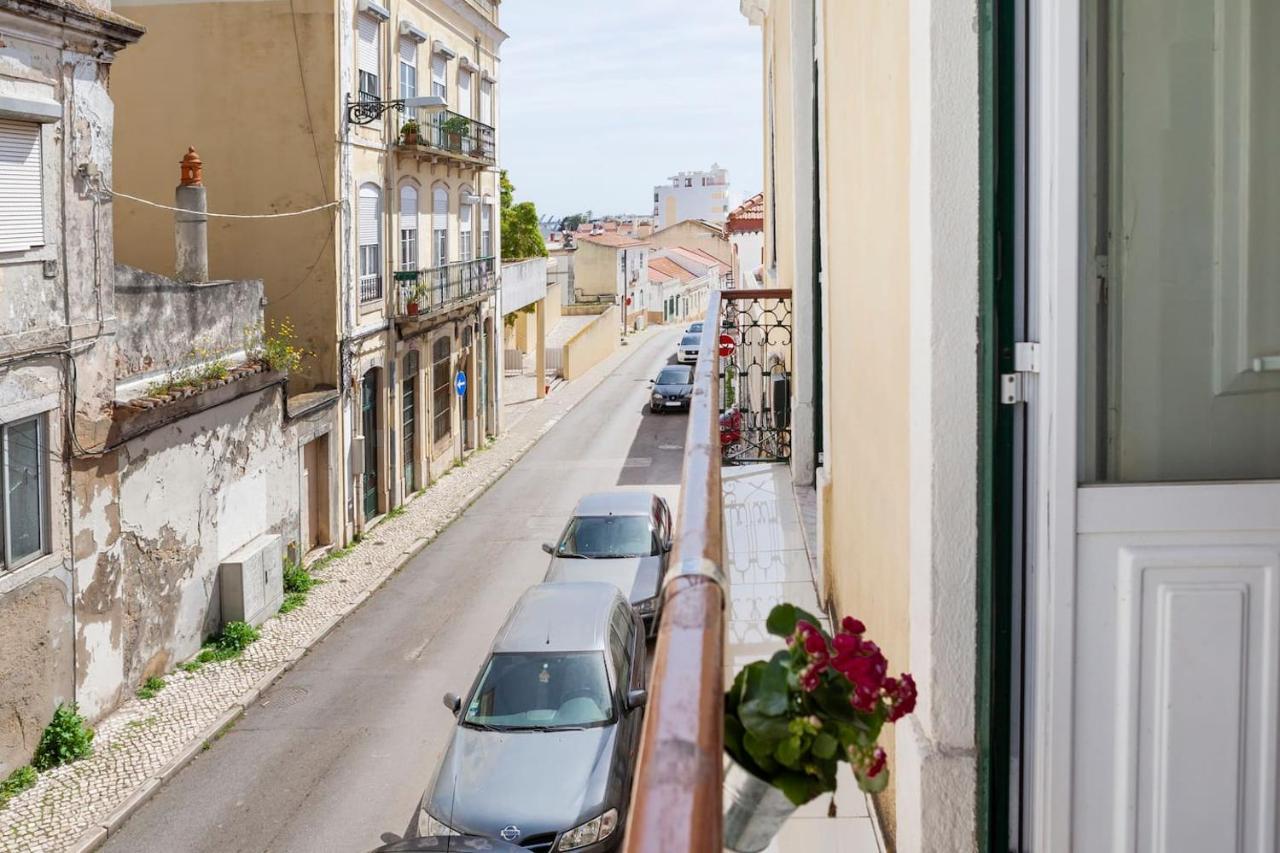 2 Bedroom Apartment For 4 People With Free Public Parking Лиссабон Экстерьер фото