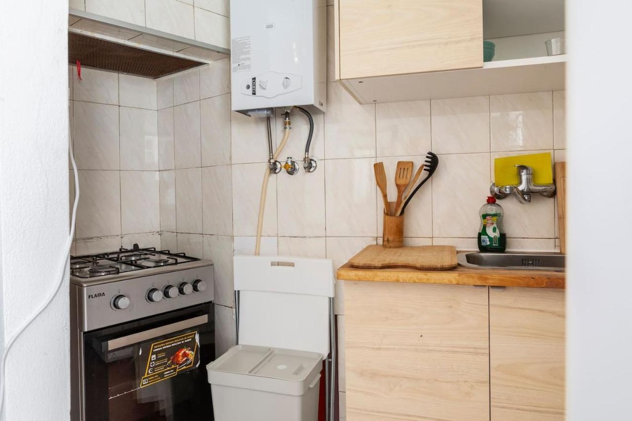 2 Bedroom Apartment For 4 People With Free Public Parking Лиссабон Экстерьер фото